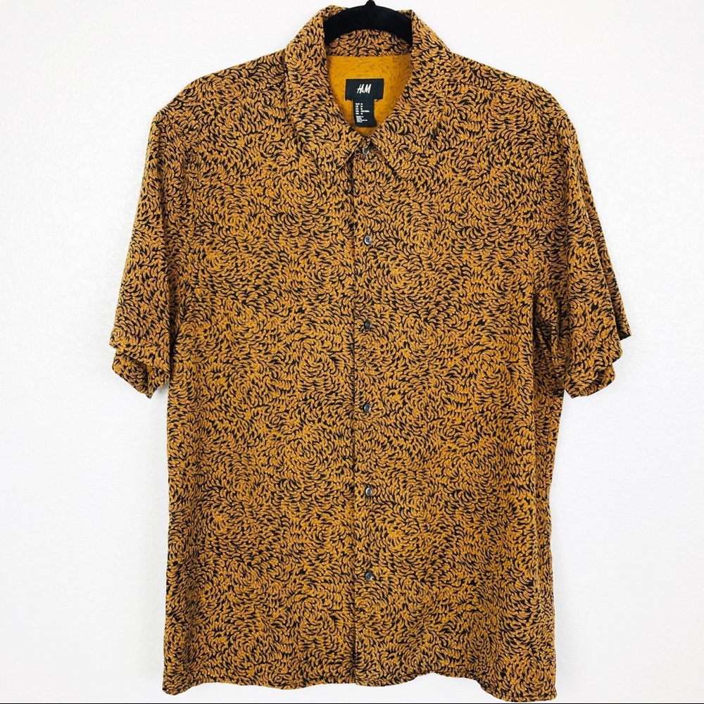 H&M FEATHER BUTTON DOWN